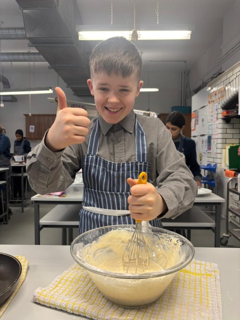 28-Boyscooking