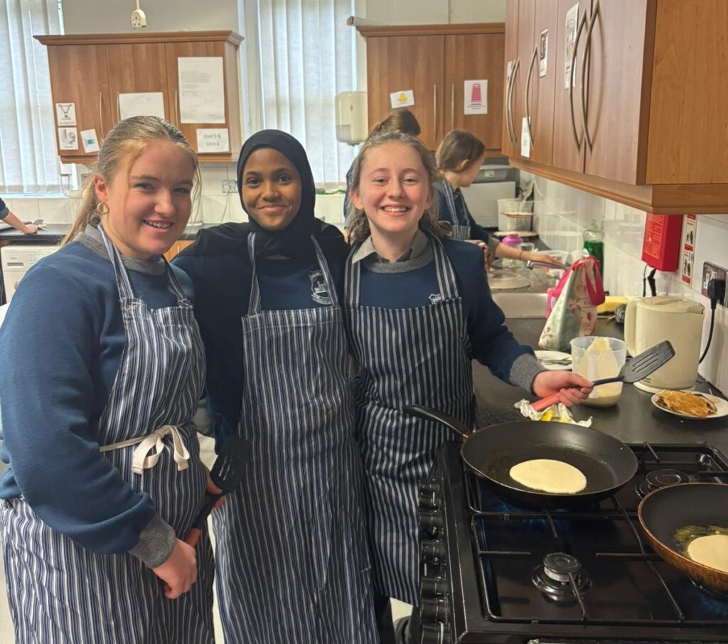 30-Girlscooking